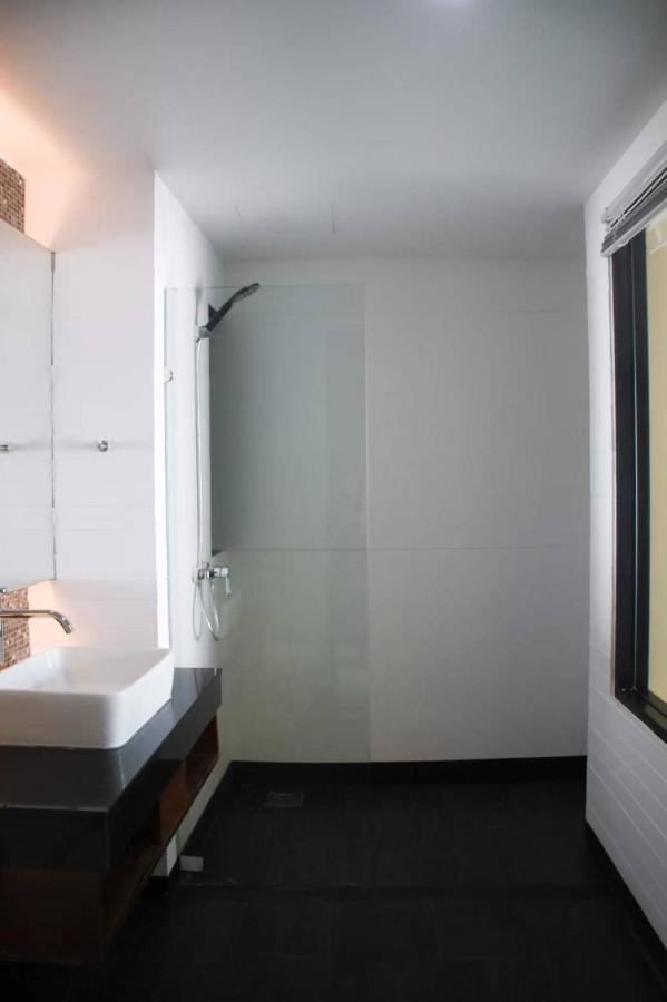 Coco Boutique Hotel Patong Esterno foto